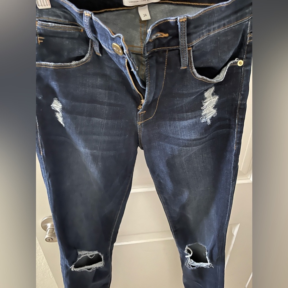 Distressed skinny jeans